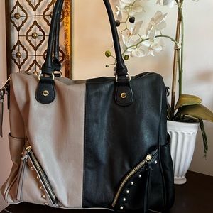 Beautiful& Oversized with extra strap